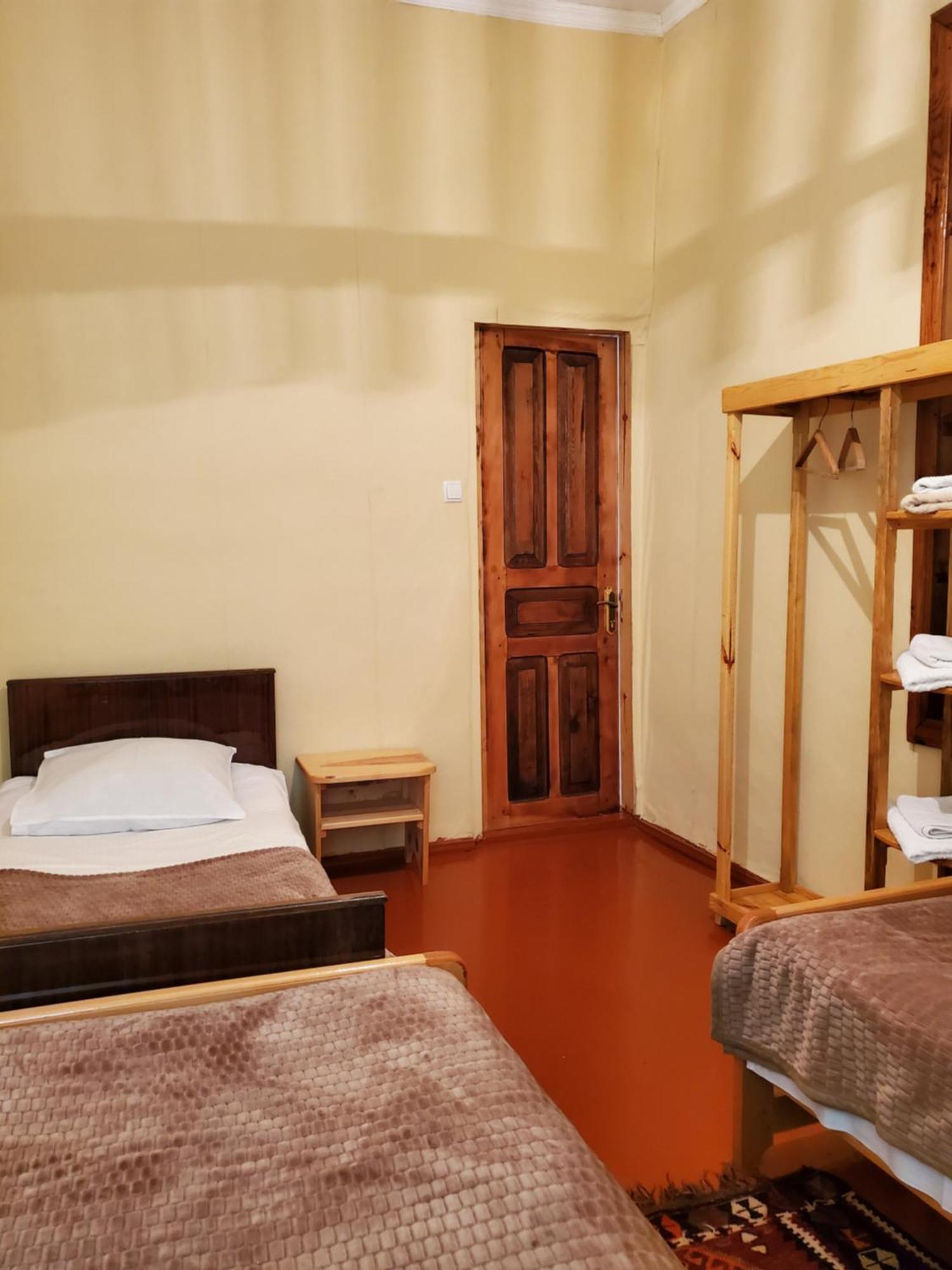 Ailama Guesthouse Mestia Bilik gambar